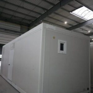 Module sanitaire professionnel 24 m² avec douches et WC multiples